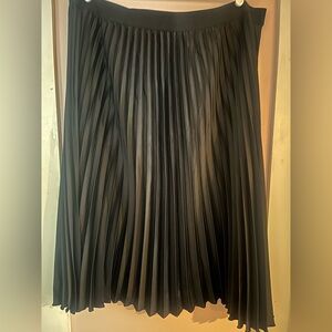H&M Black Pleated Skirt